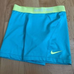 Girls Nike Pros (L)